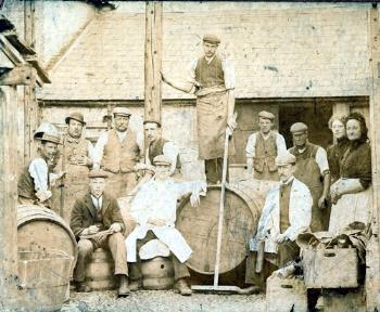 Workmen in the Crown yard c.1895 [P10/28/14]